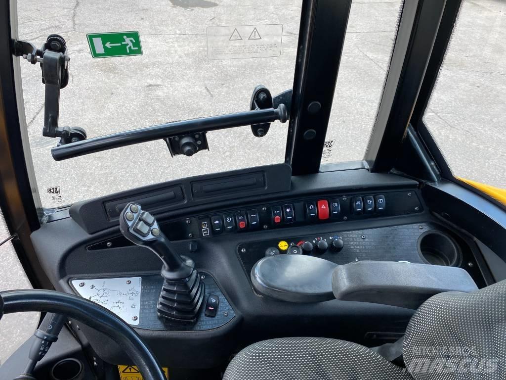 JCB 409 T4 Pale gommate