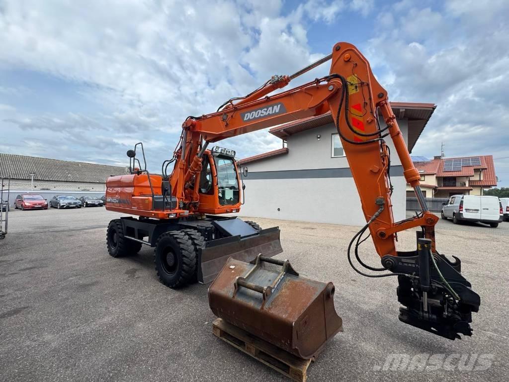 Doosan DX 140 W Escavatori gommati