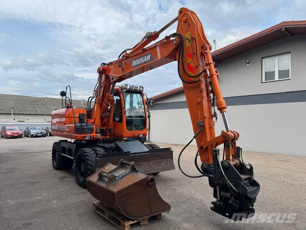 Doosan DX 140 W Escavatori gommati