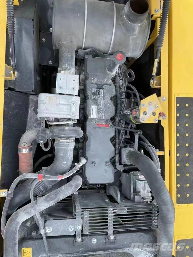 Komatsu PC220-8 Escavatori cingolati