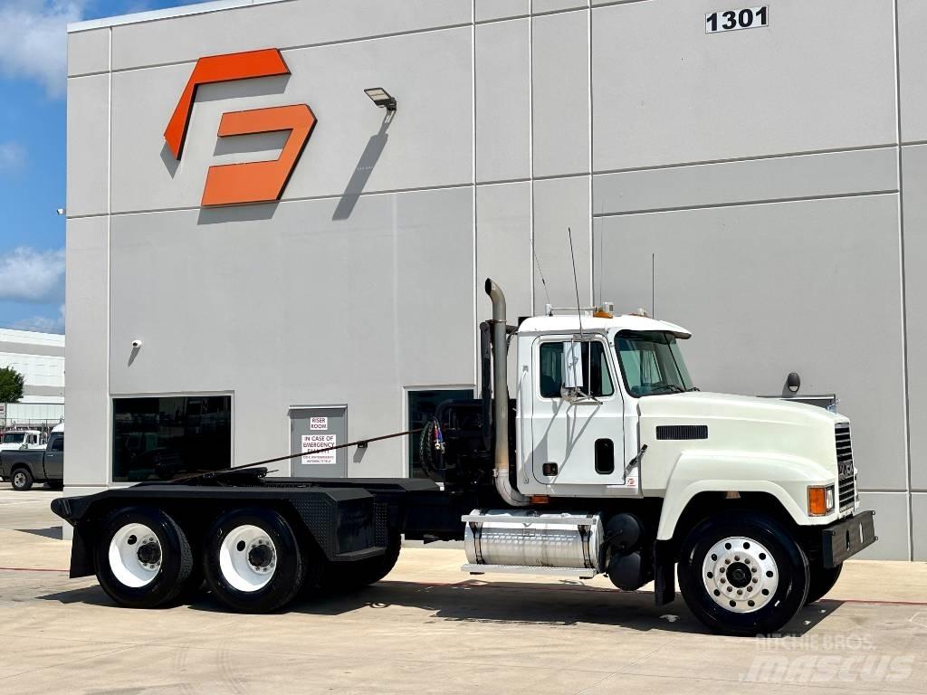 Mack CH 613 Carroattrezzi