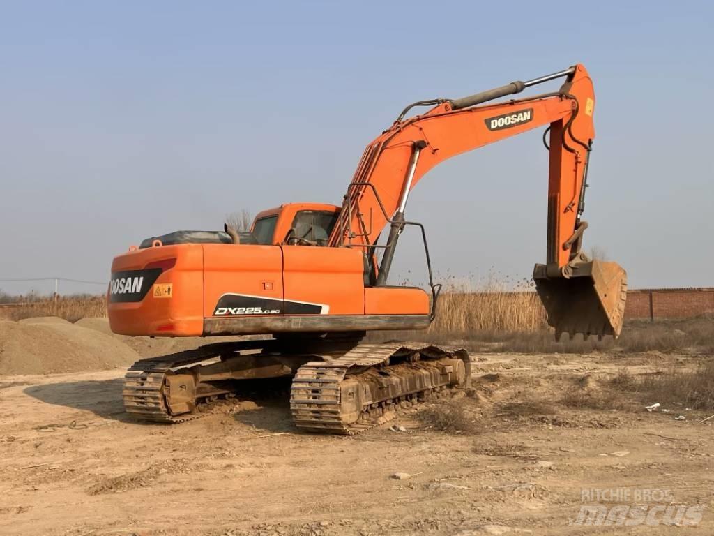 Doosan DX225LC-9C Escavatori cingolati