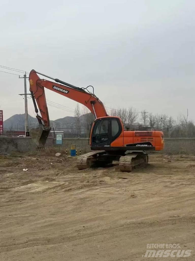Doosan DX225LC-9C Escavatori cingolati