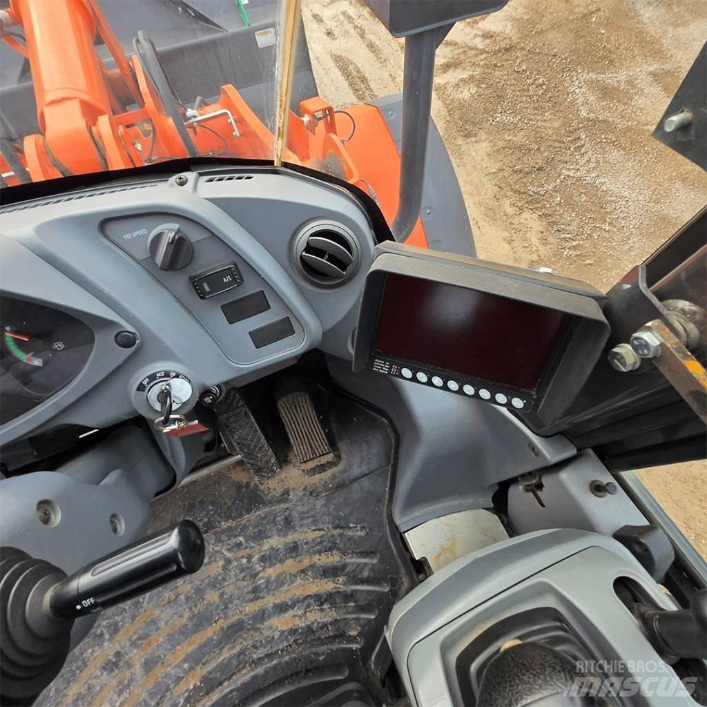 Hitachi ZW150-6 Pale gommate