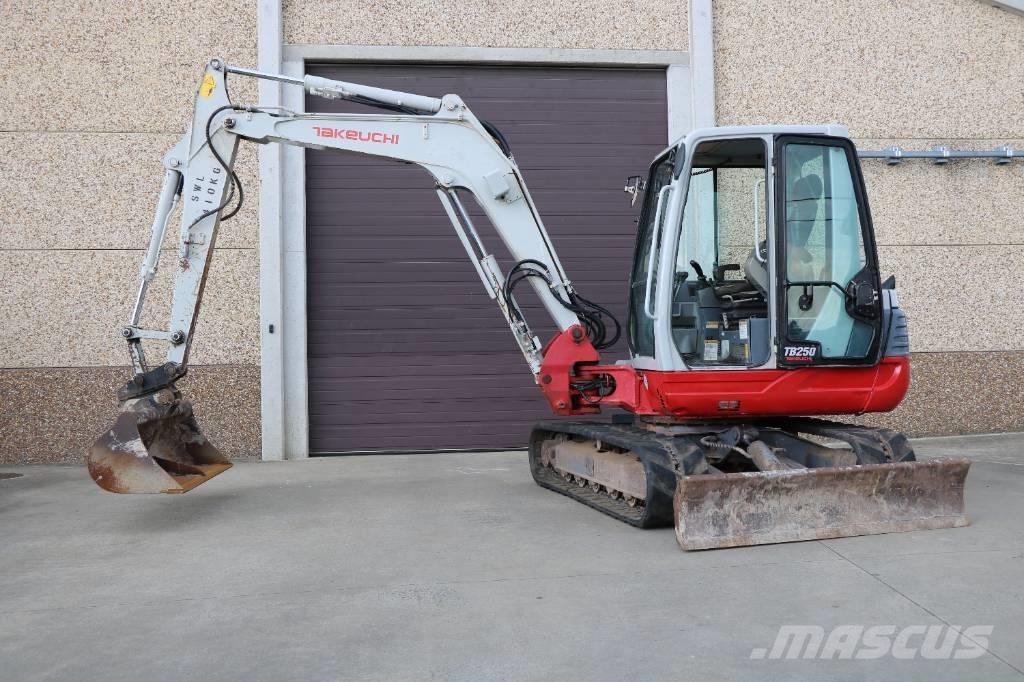 Takeuchi TB 250 Miniescavatori