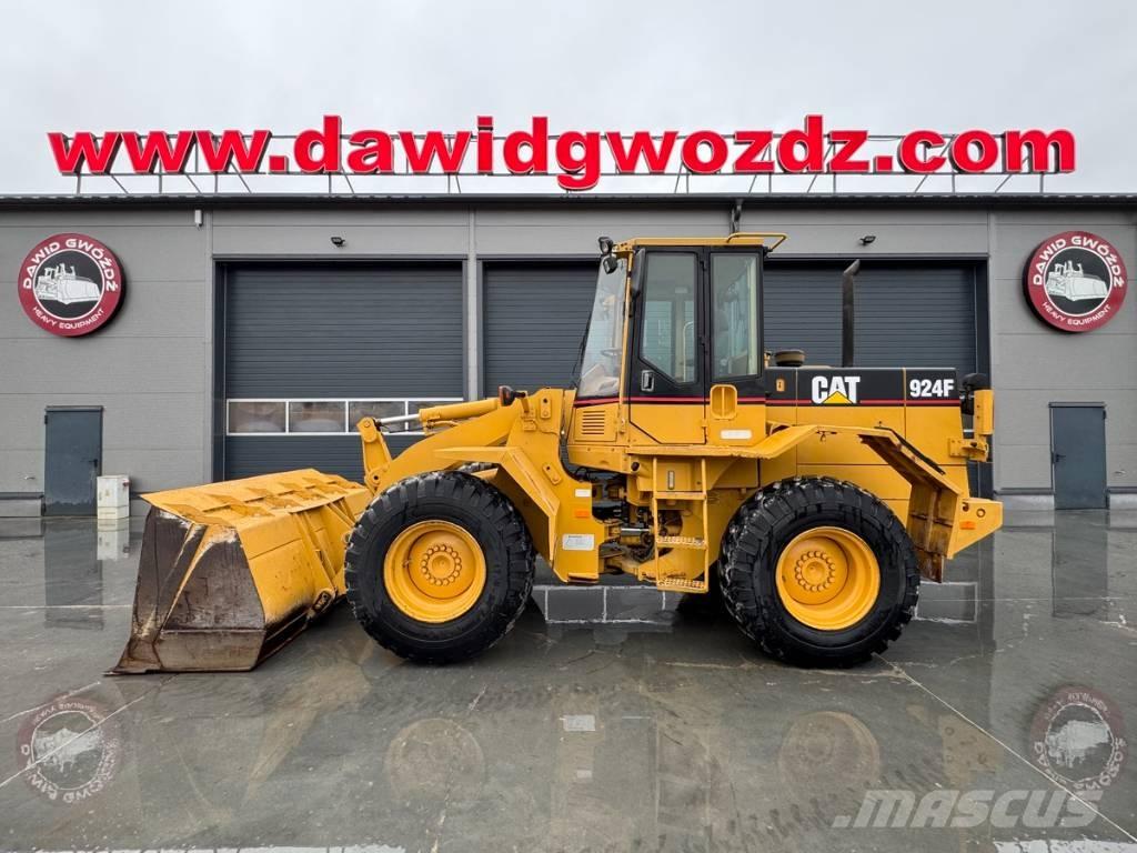 CAT 924 F Pale gommate
