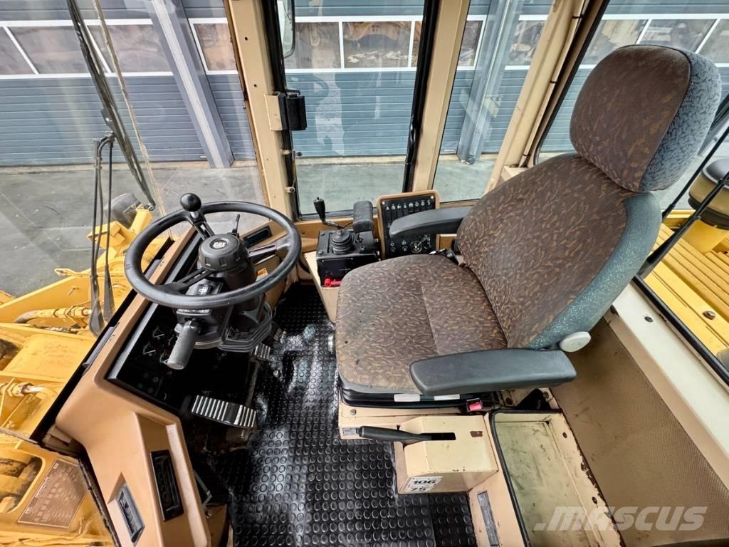 CAT 924 F Pale gommate