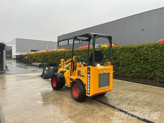 Knikmops KM180 Pale gommate