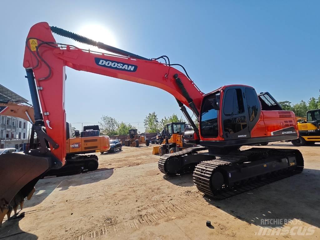 Doosan DX 225 LC Escavatori cingolati