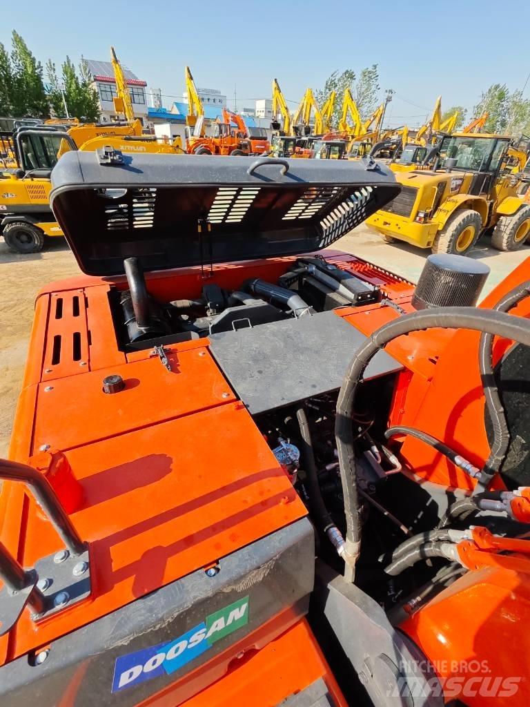 Doosan DX 225 LC Escavatori cingolati
