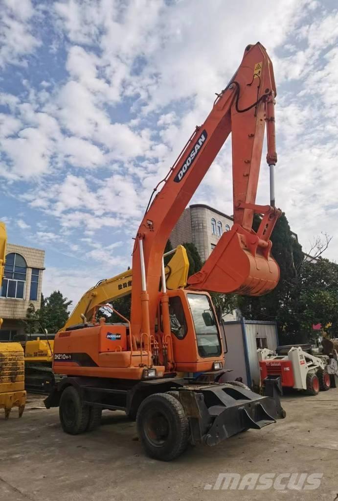 Doosan DH 210 W-7 Escavatori gommati
