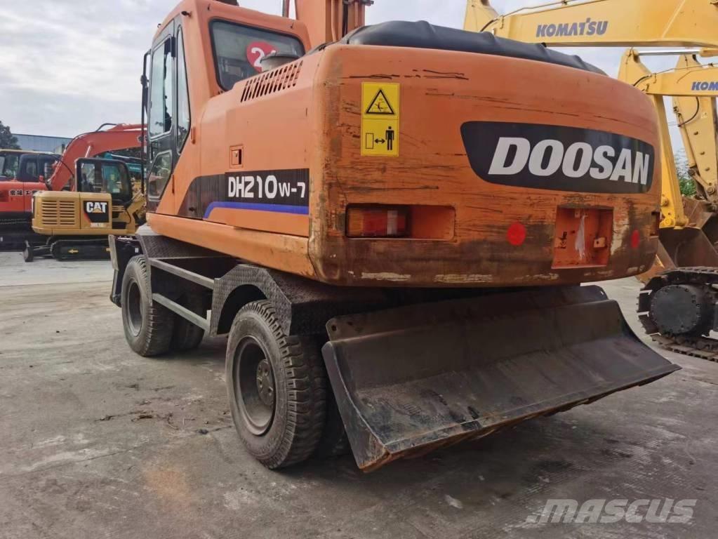 Doosan DH 210 W-7 Escavatori gommati