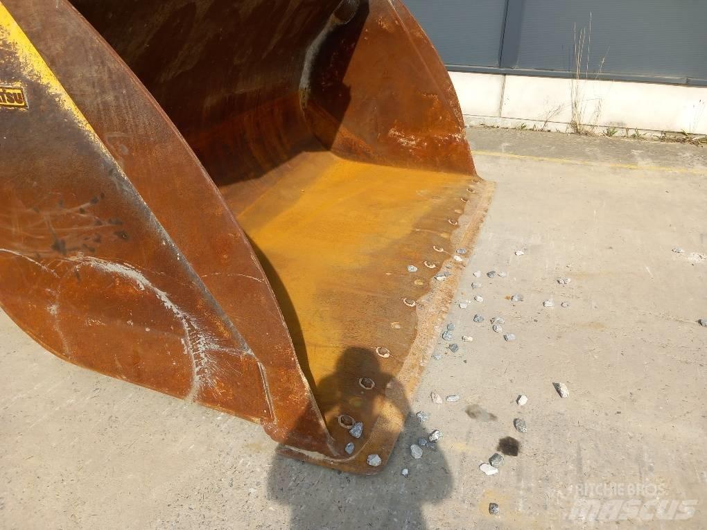 Komatsu WA475-10 Pale gommate
