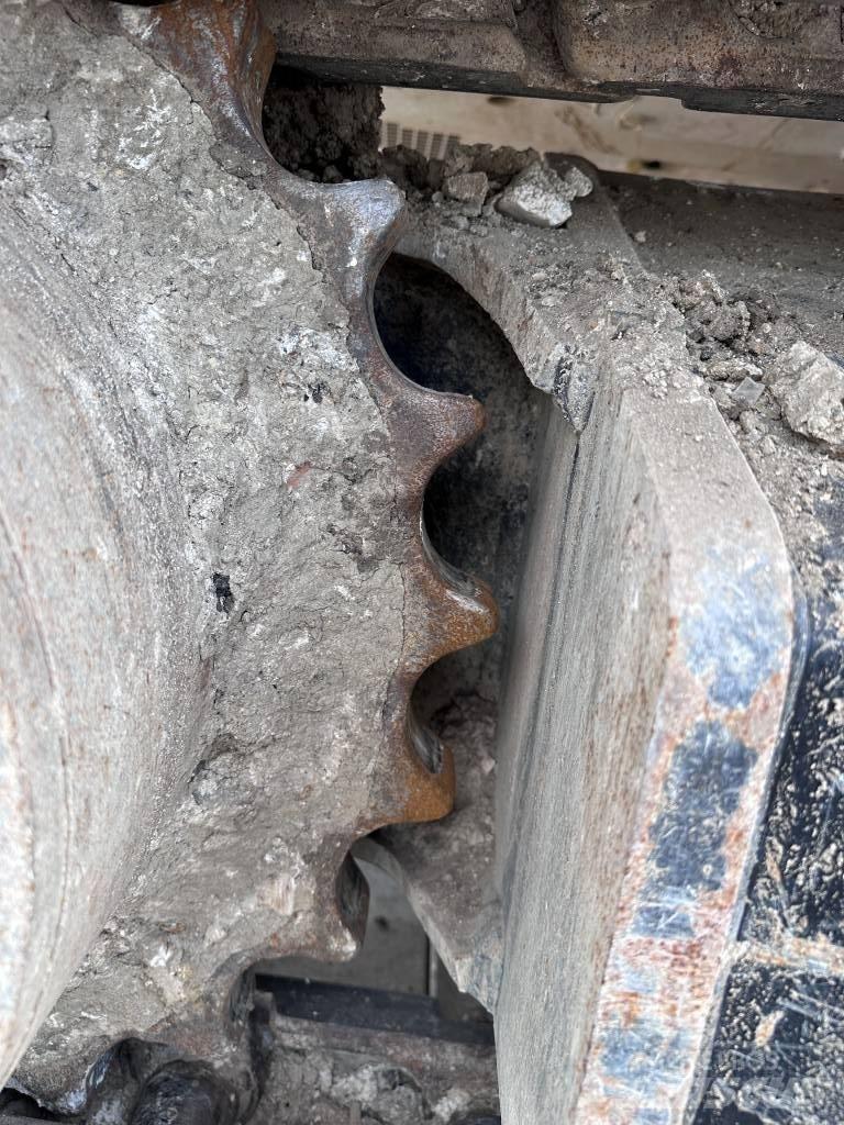 CAT 323 Escavatori cingolati