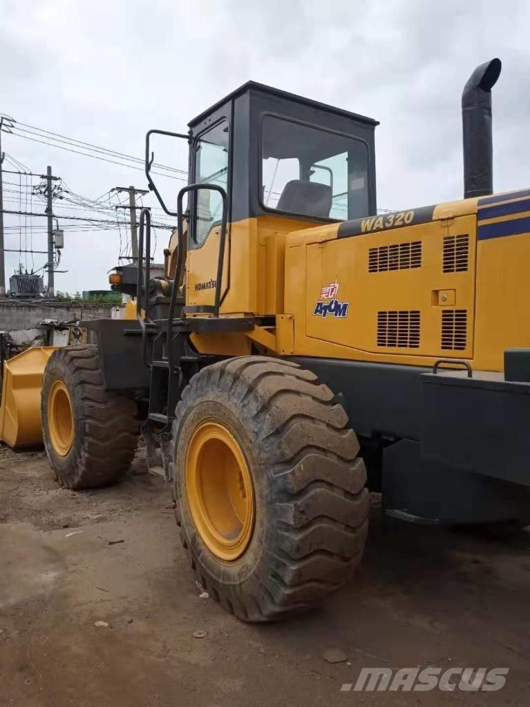 Komatsu WA 320-3 Pale gommate