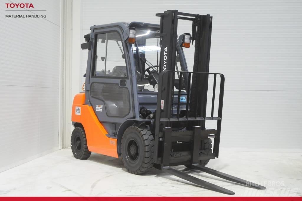 Toyota 02-8 FGF 25 Carrelli elevatori GPL