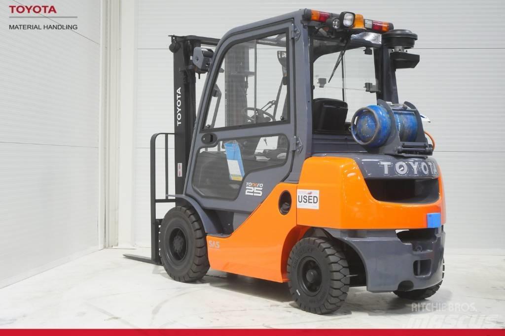 Toyota 02-8 FGF 25 Carrelli elevatori GPL