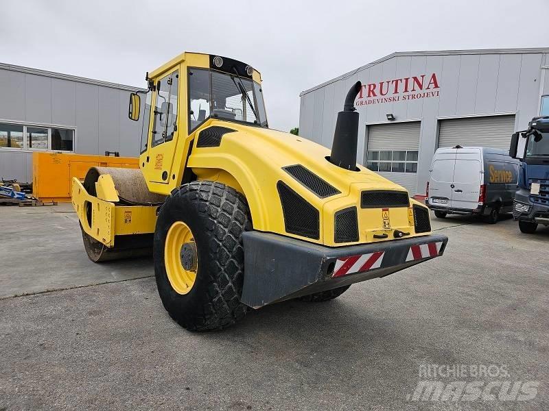 Bomag BW 213 D H-4 Rulli monotamburo