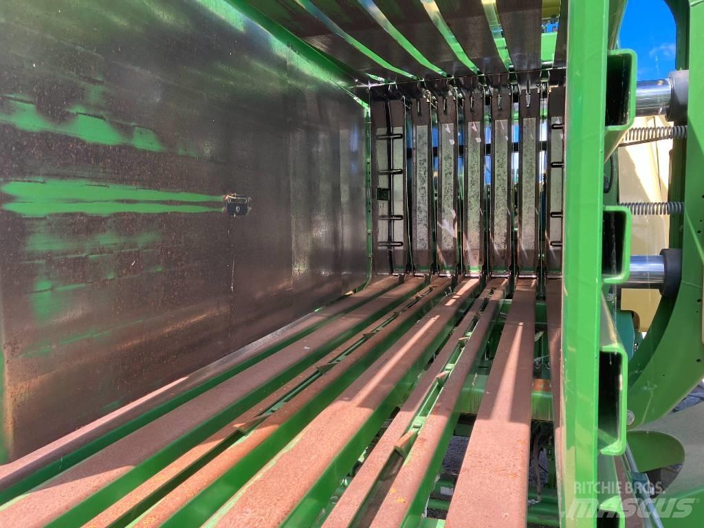 Krone Big Pack 4x4, Presse quadre