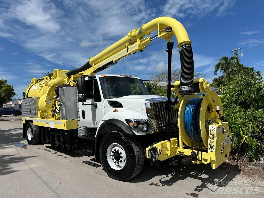 International 7400 Camion autospurgo
