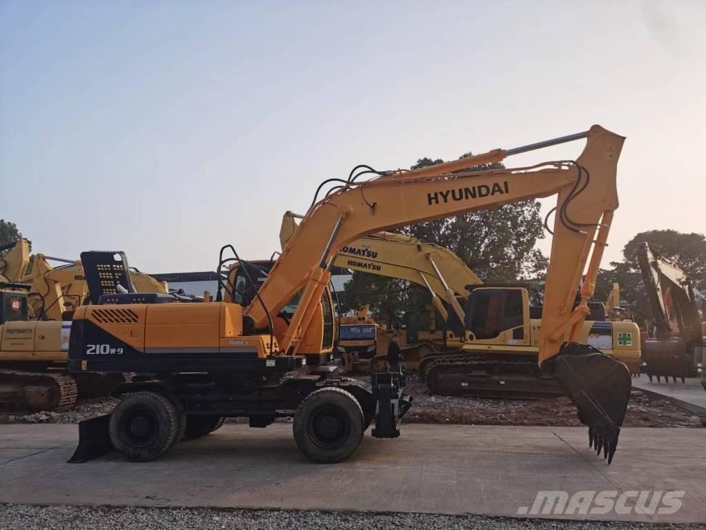 Hyundai R210W-7 Escavatori gommati