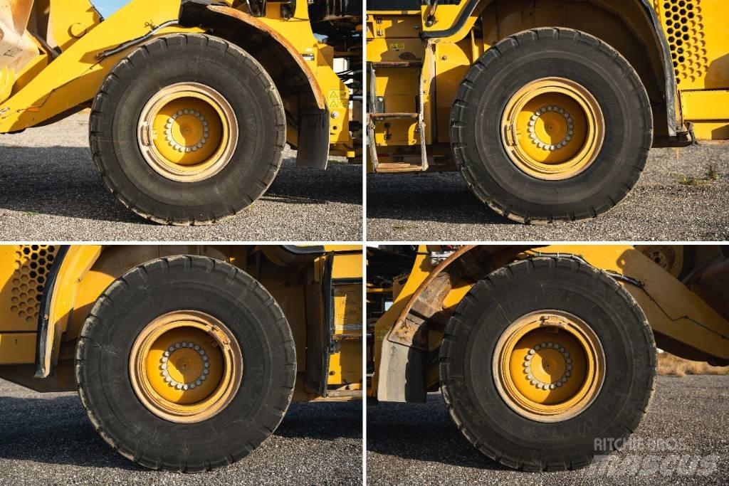 CAT 950M Pale gommate