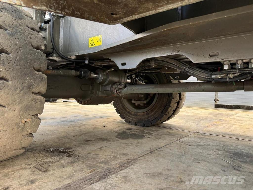 Sennebogen 825M E Movimentazione rifiuti