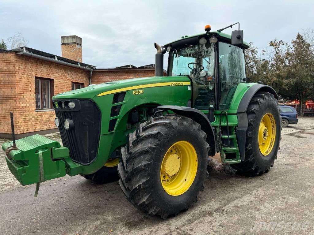 John Deere 8330 Trattori