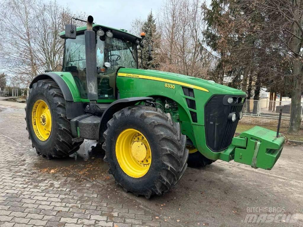John Deere 8330 Trattori