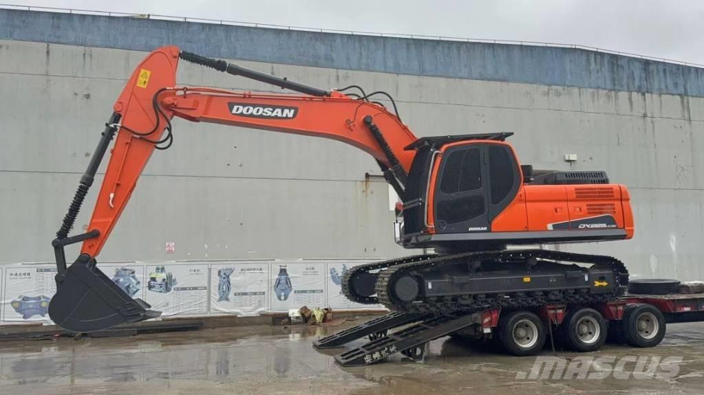 Doosan DX 225 LCA Escavatori cingolati