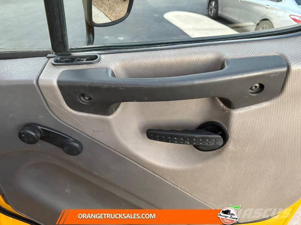 Freightliner M2 Camion con sponde ribaltabili