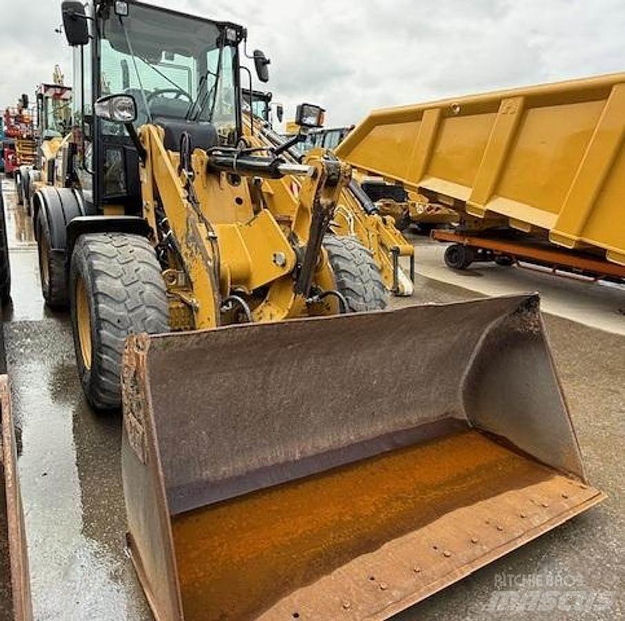 CAT 908M Pale gommate