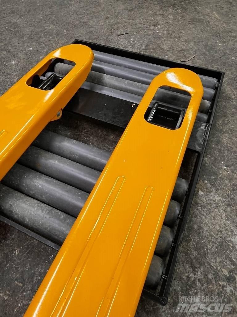  ROČNI VILIČAR Elevatore per esterni