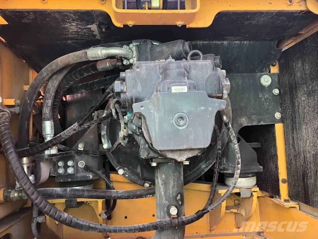 Komatsu 350 Escavatori cingolati