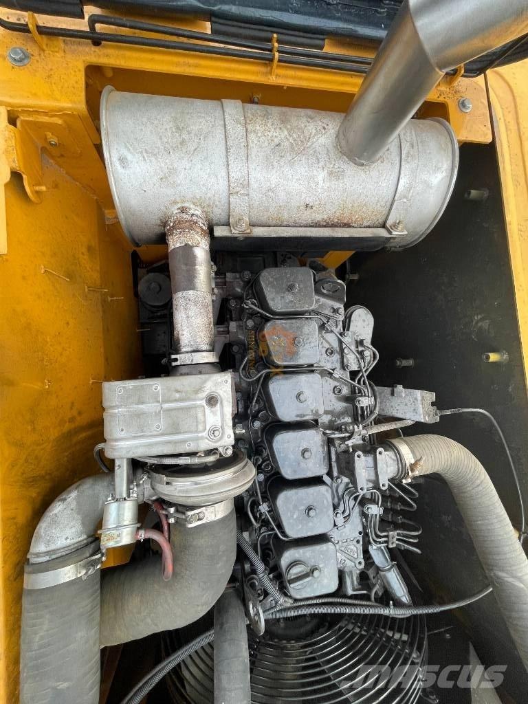 Hyundai 210W-9 Escavatori gommati