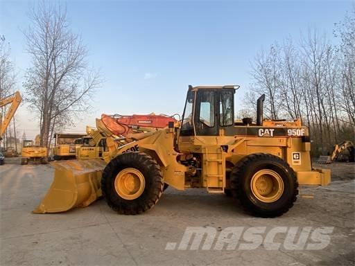 CAT 950F Pale gommate
