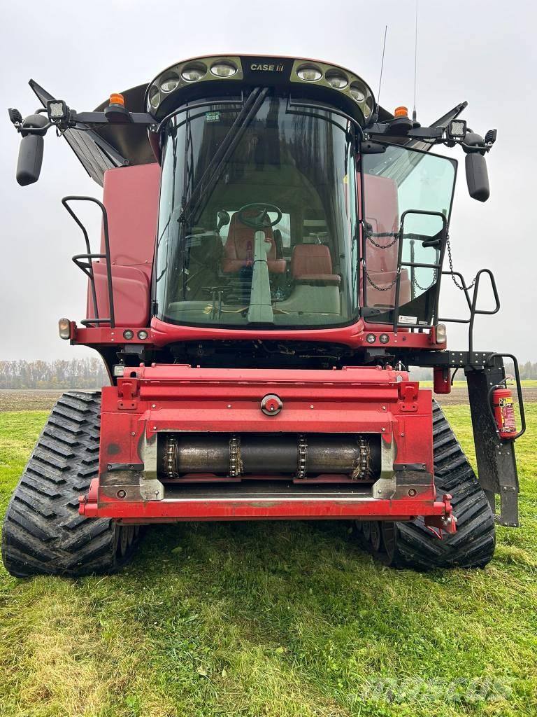 Case IH 8250 Mietitrebbiatrici