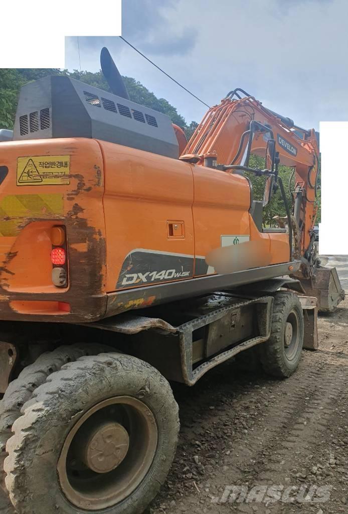 Doosan DX 140 W Escavatori gommati