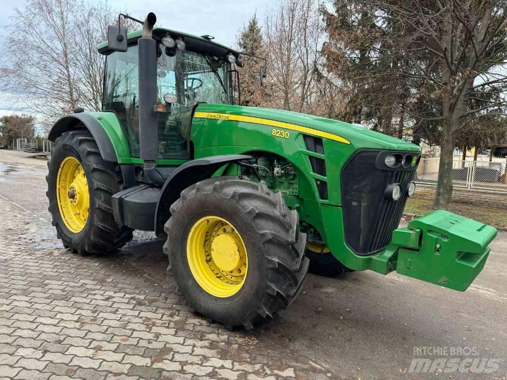 John Deere 8230 Trattori