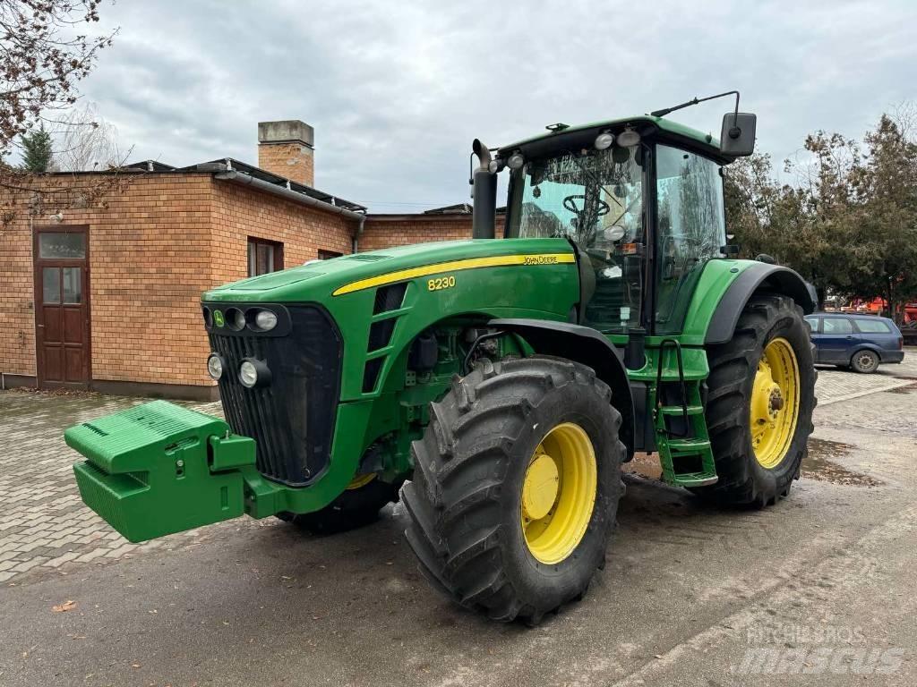 John Deere 8230 Trattori
