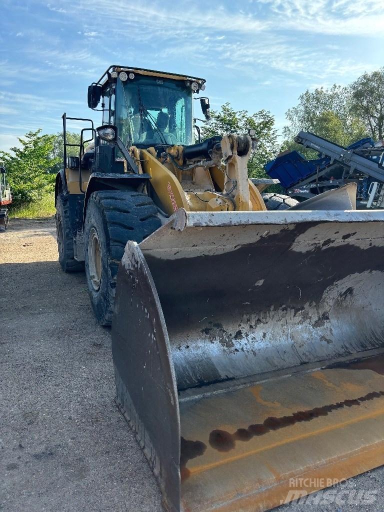CAT 966m Pale gommate