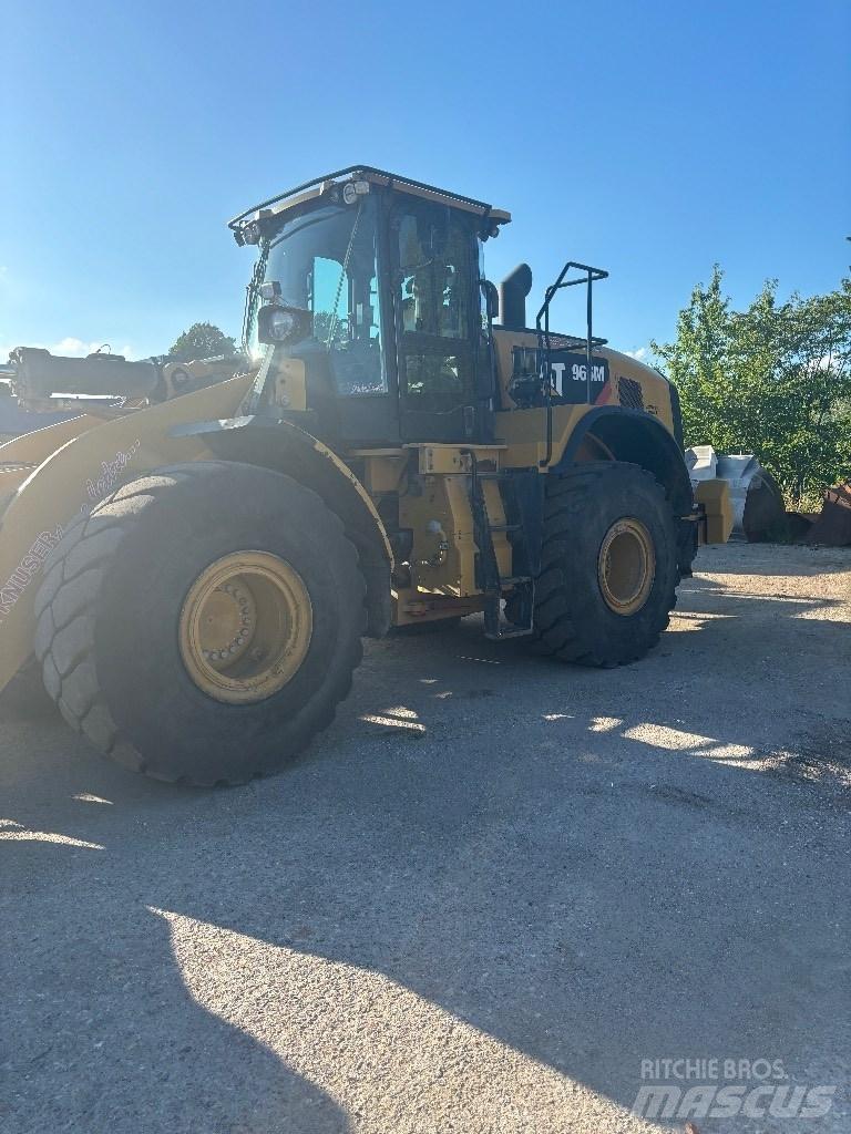 CAT 966m Pale gommate