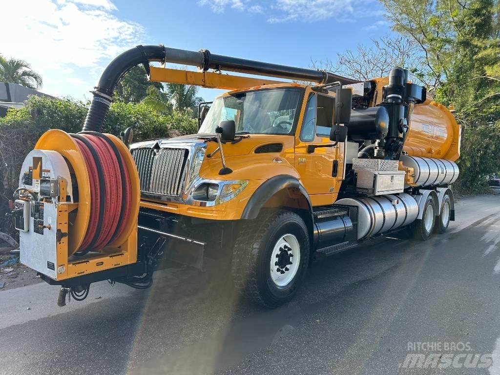 International 7600 Camion autospurgo