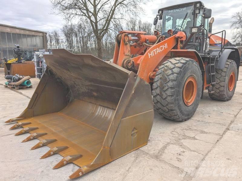 Hitachi ZW 330 Pale gommate