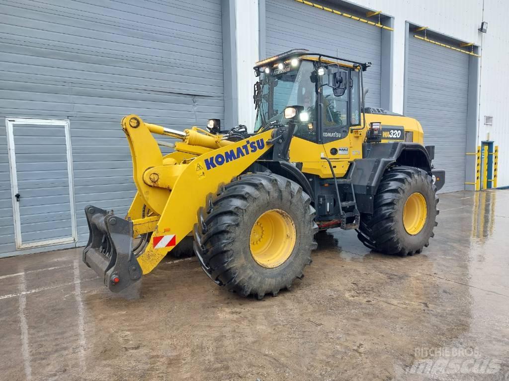 Komatsu WA320-8 Pale gommate