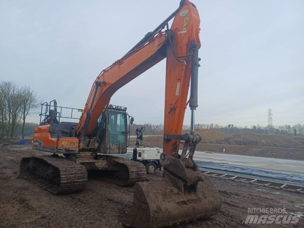 Doosan DX 225 LC-5 Escavatori cingolati
