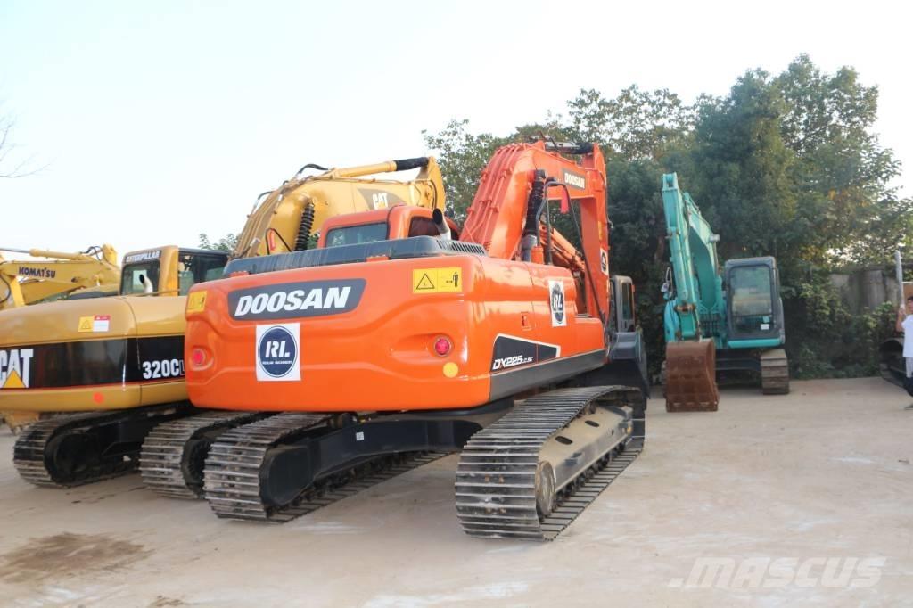 Doosan dx225 Escavatori cingolati