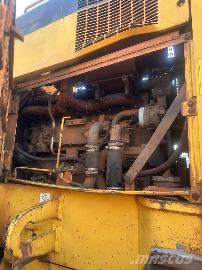 Komatsu WA 600-6 Pale gommate