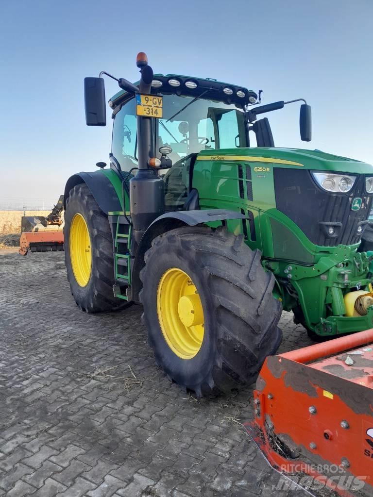 John Deere 6250R Trattori