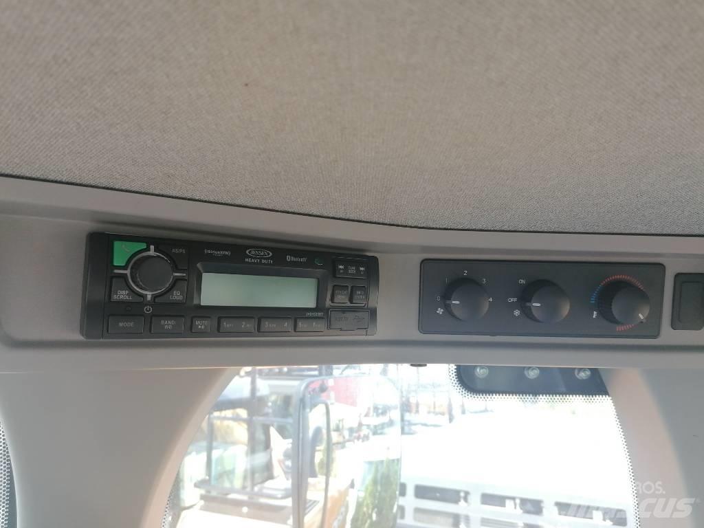 CASE 921 G Pale gommate